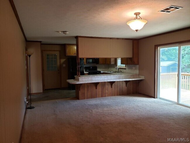 Building Photo - 1203 Oates Rd