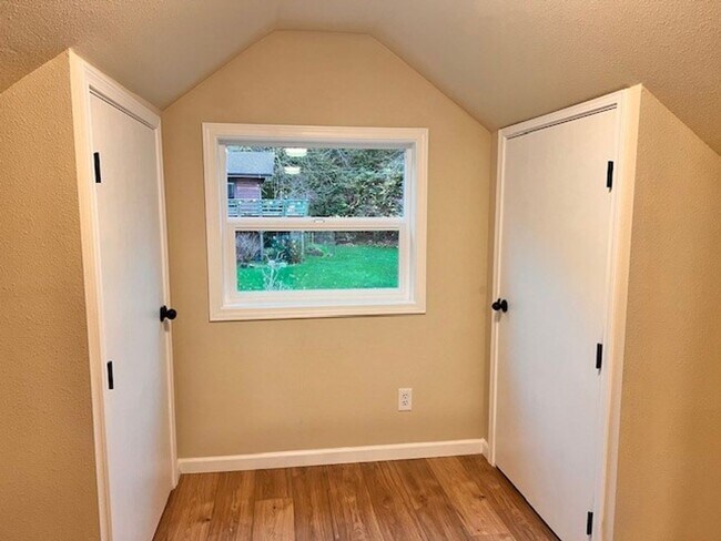 Building Photo - 2167