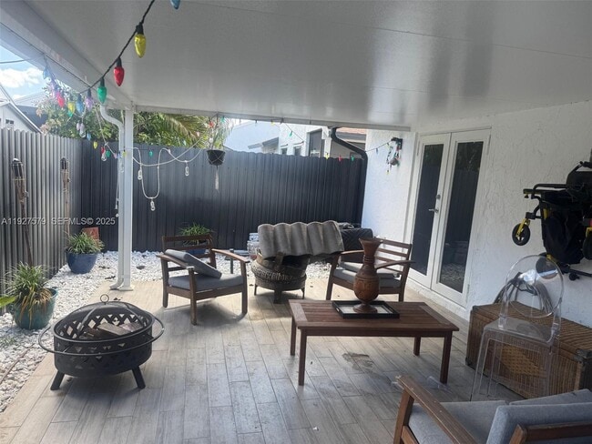 Building Photo - 1131 SW 110th Ave