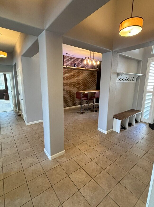 Building Photo - Sprawling Home Near UNR - One Level Living...