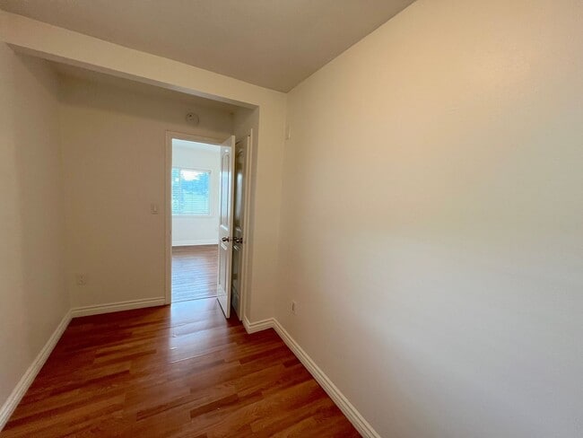 Building Photo - Wallace-3587