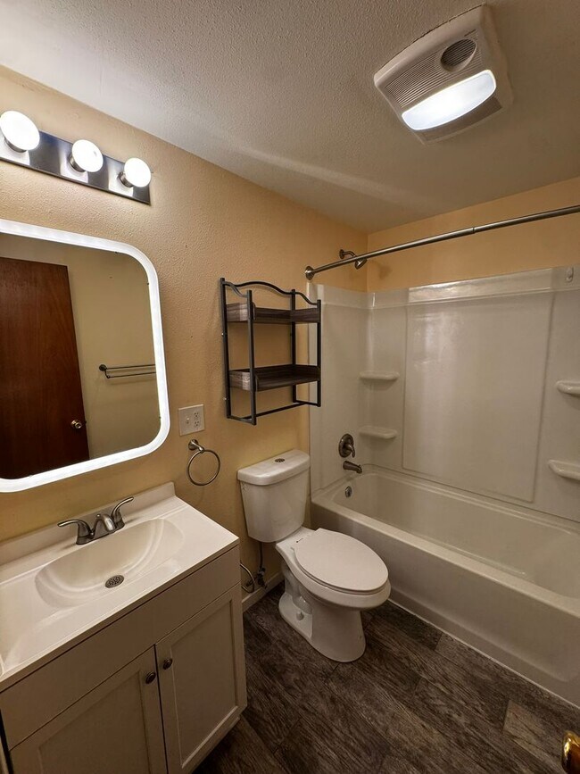 Building Photo - Stylish Updated 3-Bedroom Home in Desirable South Eugene