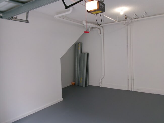 Building Photo - 5980 W Sample Rd