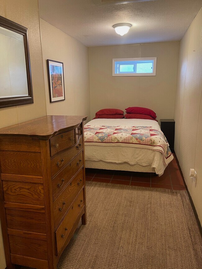 Building Photo - 158 S Hartson St