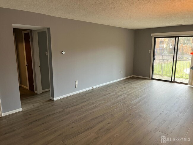 Building Photo - 915 Edison Glen Terrace