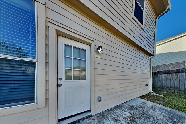 Building Photo - 12115 Carriage Oak Cir