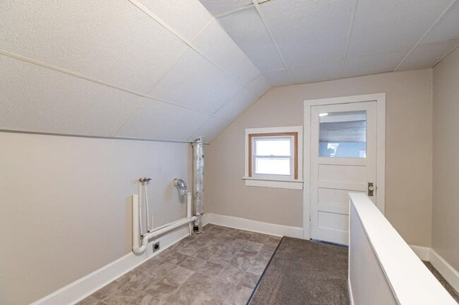 Building Photo - Southside 3BR house w/ garage and quartz countertops!