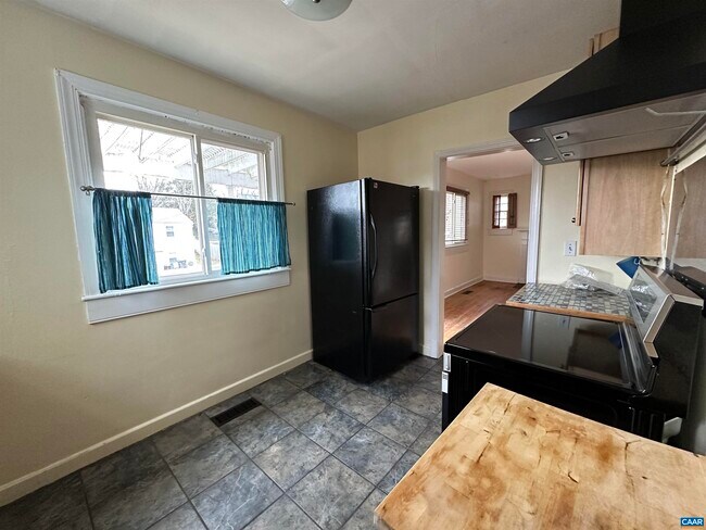 Building Photo - 1321 Willow Dr