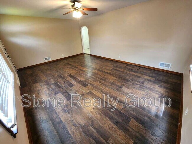 Building Photo - 1440 S Brown Ave