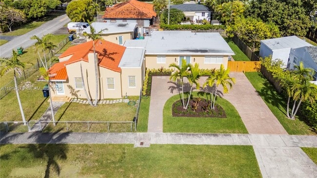 Building Photo - 6499 SW 39th St