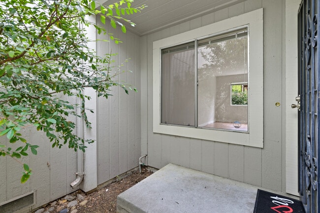 Building Photo - 209 Valley Oak Plaza