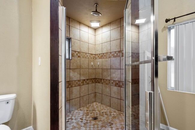 Building Photo - Cozy 1 Bedroom in McKeesport available May...