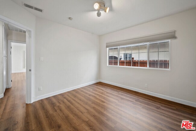 Building Photo - 1453 S Durango Ave