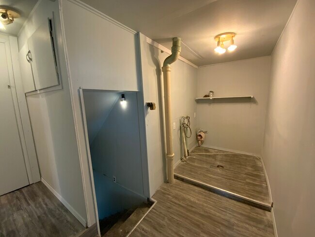 Building Photo - 624 Grant St