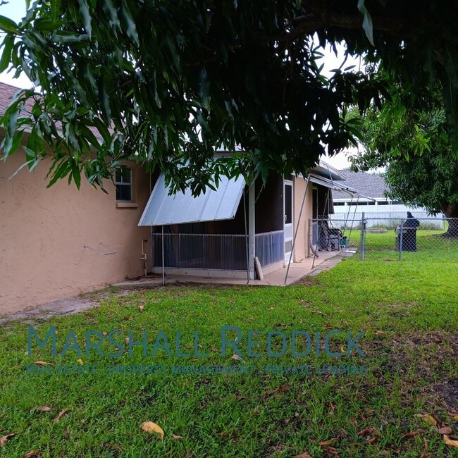 Building Photo - Charming 2 Bedroom, 2 Bath Duplex in a Gre...