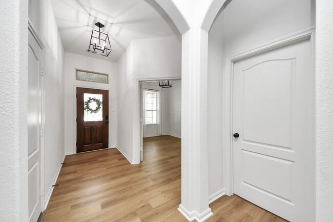 Building Photo - 17010 Upper Ridge Ln