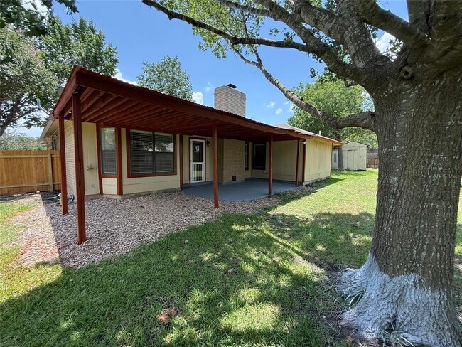 Building Photo - 111 Creekside Dr