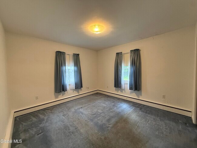 Building Photo - 549 Columbia St Ext