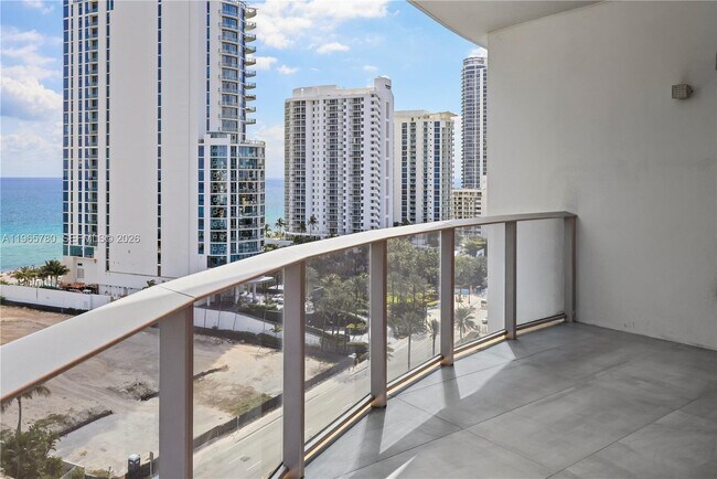 Building Photo - 17550 Collins Ave