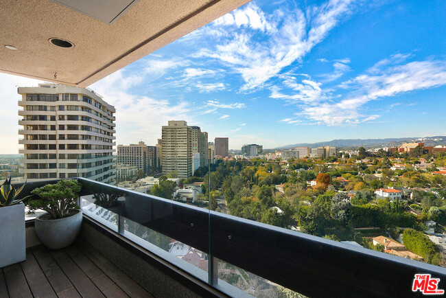 Building Photo - 10551 Wilshire Blvd