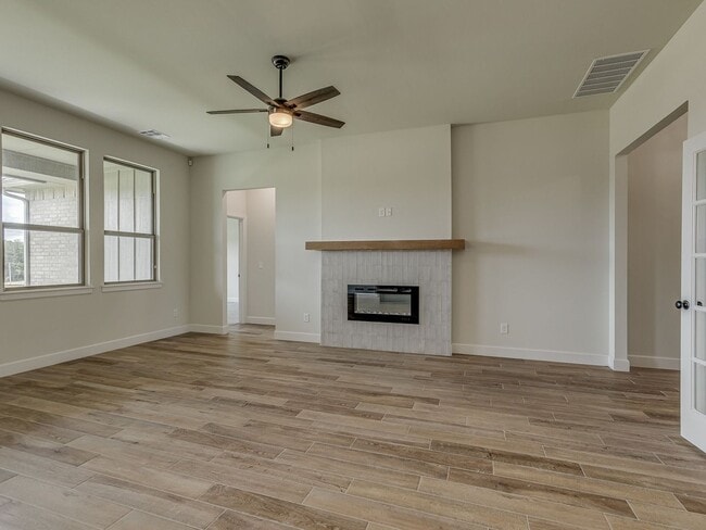 Building Photo - Brand New home In Azalea!