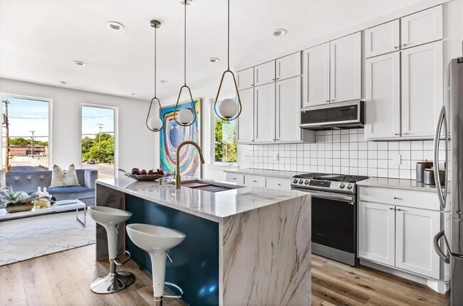 Building Photo - 183 S Prairie Ave