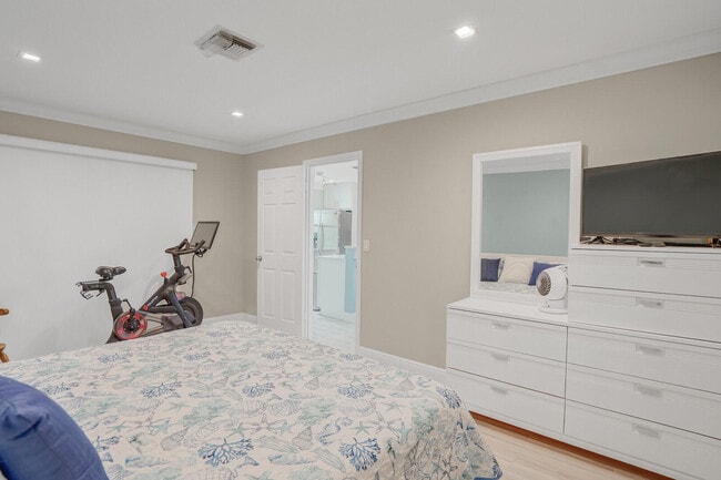 Building Photo - 1737 Palmland Dr