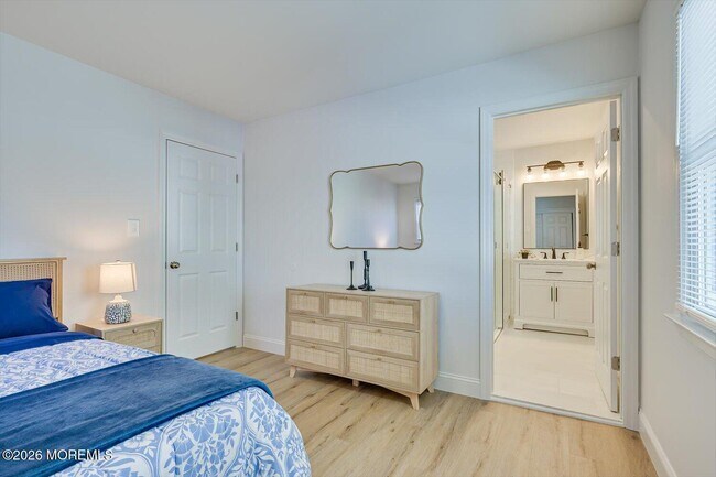 Building Photo - 212 10th Ave