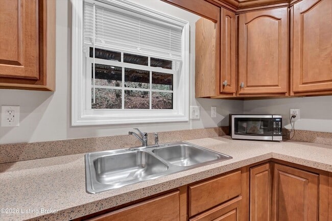 Building Photo - 2726 Brownsboro Rd