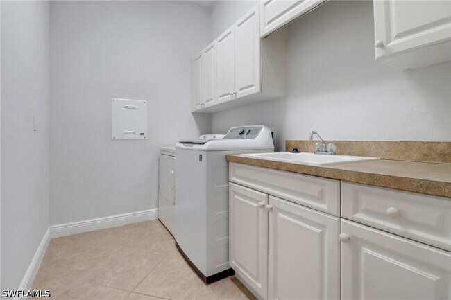 Building Photo - 11128 Sierra Palm Ct