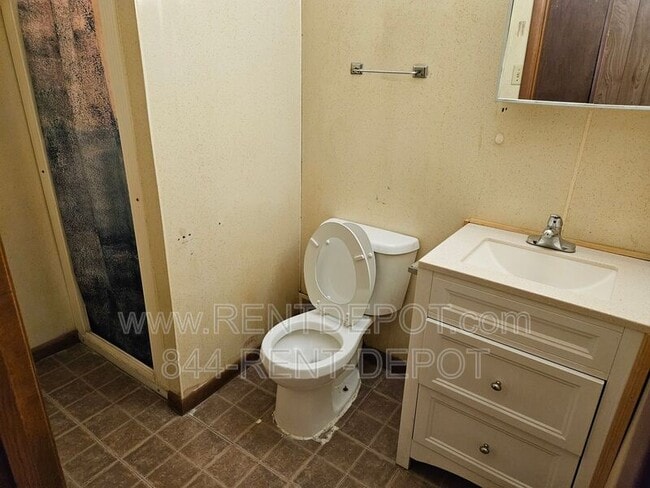 Building Photo - 302 W State St