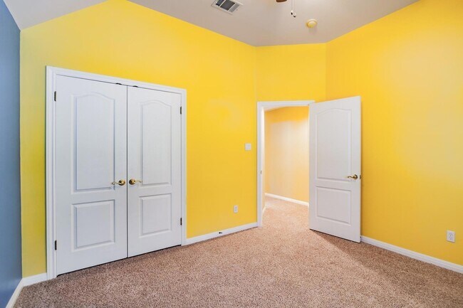 Building Photo - 2412 Arbor Dr
