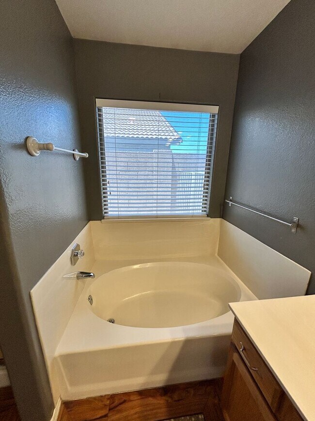 Building Photo - Single Story 3/2 N. Phoenix Home Ready 4 M...