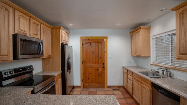 Building Photo - 524 A Juniper