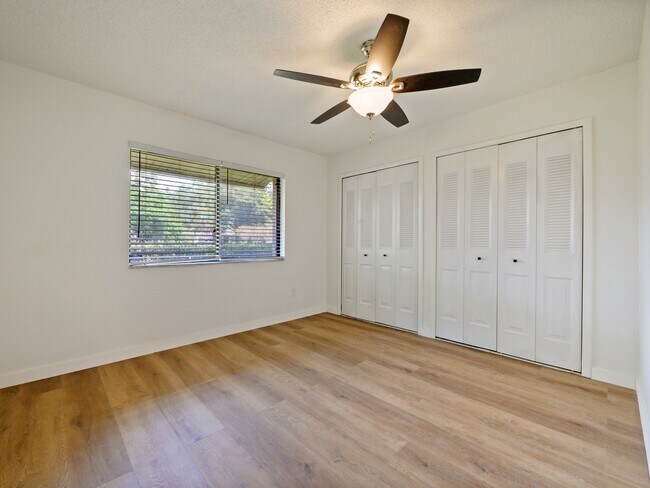 Building Photo - 7970 Glen Abbey Cir