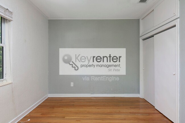 Building Photo - 983 47th Ave N