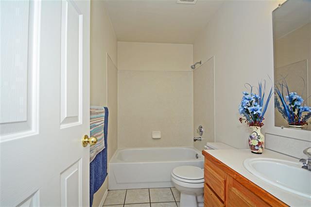 Building Photo - Updated Nampa home just minutes from I-84