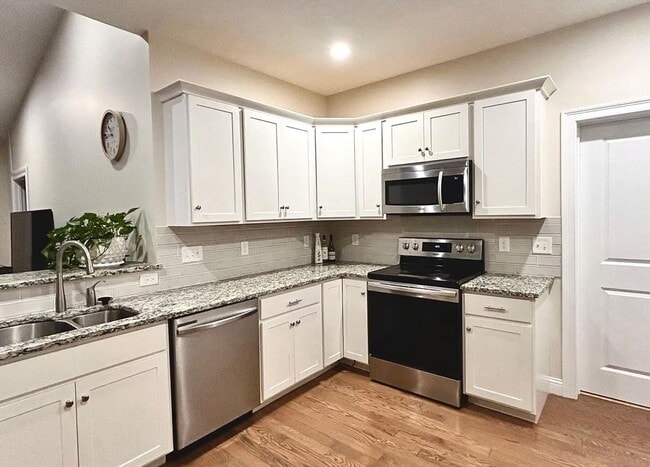 Building Photo - 31 Albert St