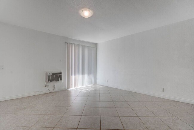 Building Photo - 5396 S Swenson St