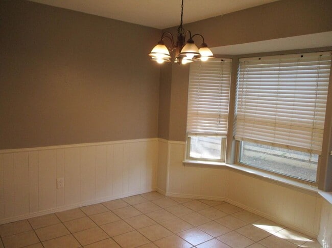 Building Photo - 912 Shell Ct