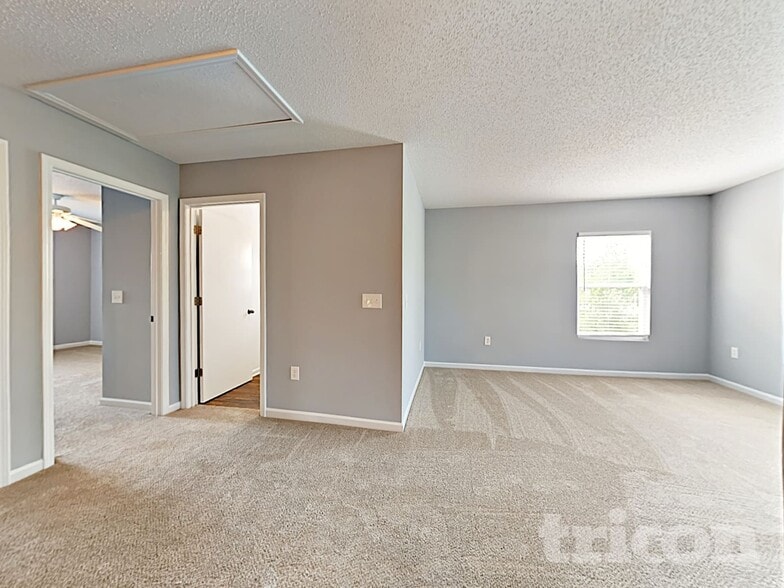 Building Photo - 13809 Riding Hill Ave