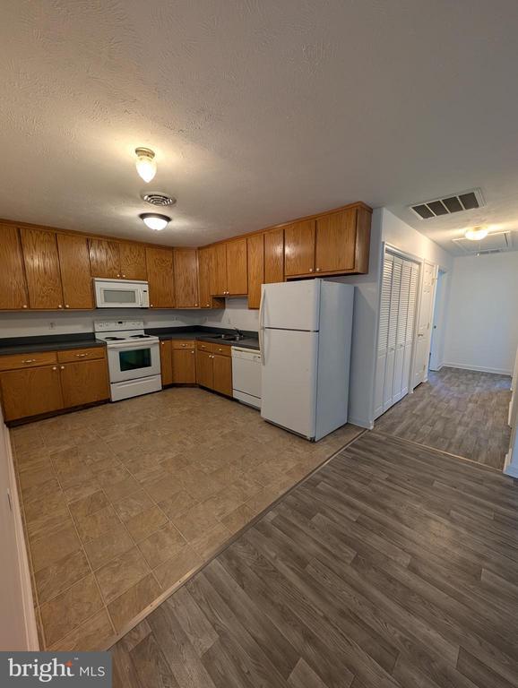 Building Photo - 26183 S Sandgates Rd