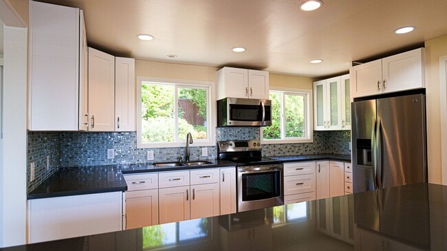 Building Photo - 4Bd/2.5Ba Edmonds House