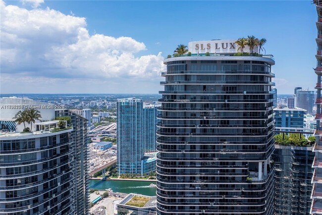 Building Photo - 801 S Miami Ave