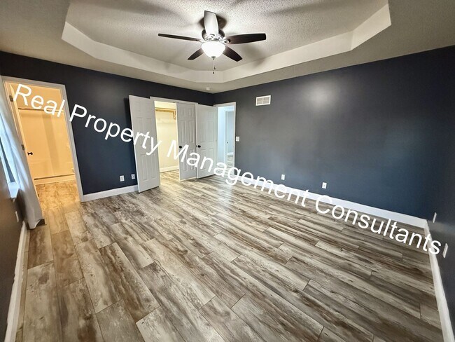 Building Photo - 4 Bedroom with Flexible Living & Modern Charm