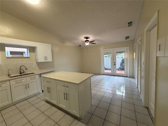 Building Photo - 3159 W 73rd Pl