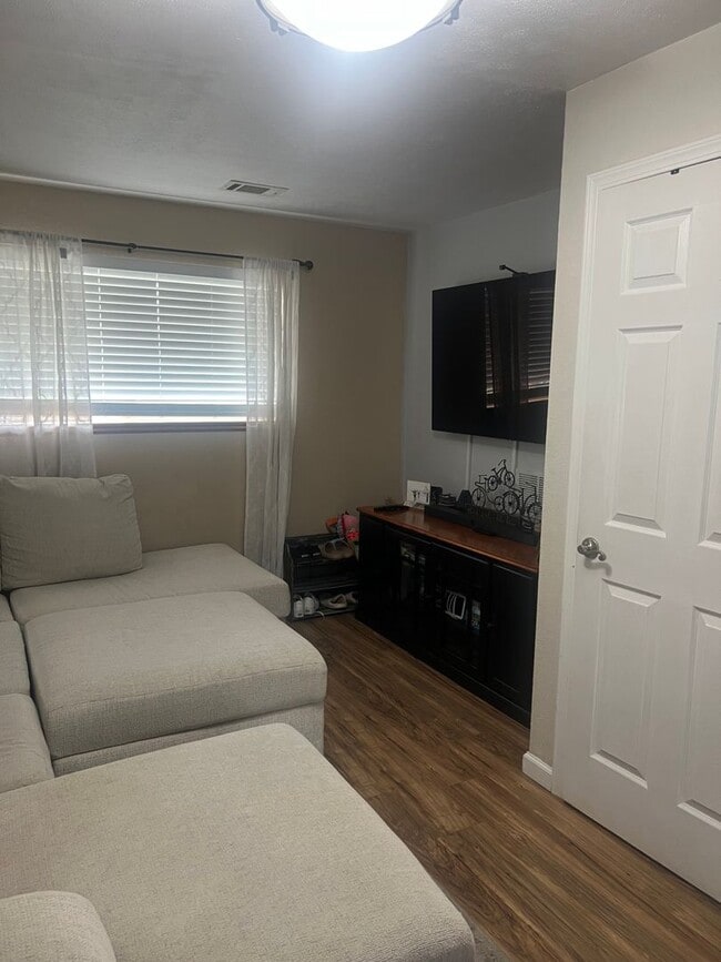 Building Photo - Stylish 3Bd 2Ba Sheridan Green Gem Near Parks, Trails, Shopping & Dining W/ 1-Car Attached Grage