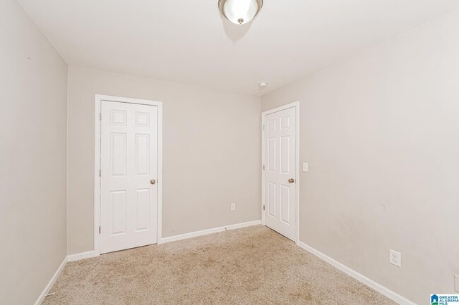 Building Photo - 11 Cottage Ln