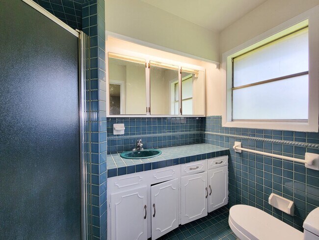 Building Photo - 1703 Raintree Dr