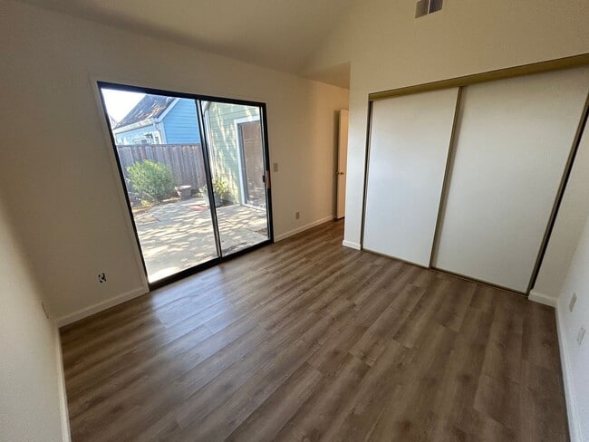 Building Photo - Adorable 1 Bedroom Home in 55+ Cottage Gre...